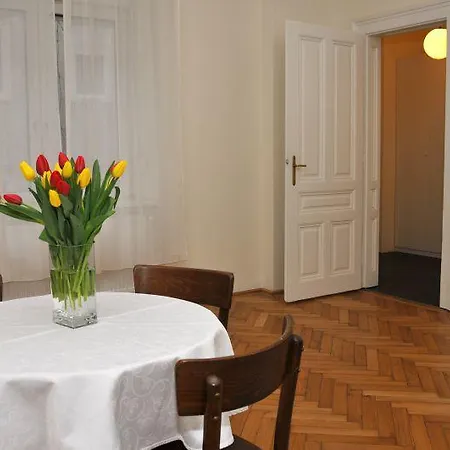 Hirsch I Apartment