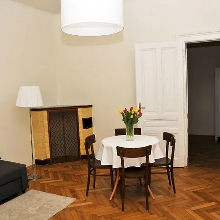 Hirsch I Apartment *