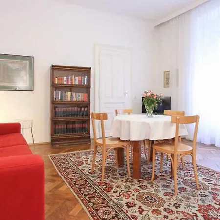 Hirsch I Apartment