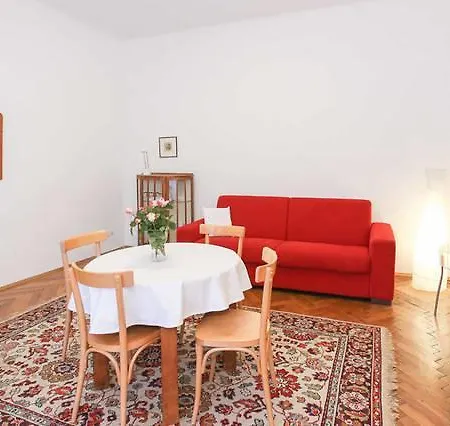 Hirsch I Apartment
