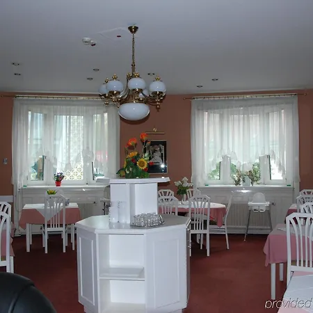 Continental Hotel-pension לינה וארוחת בוקר