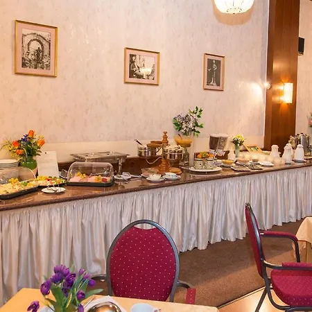 Mozart Hotel 3*