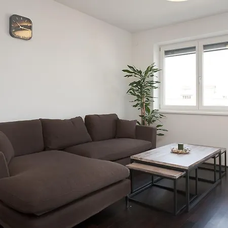 Redstar 1020 Apartment