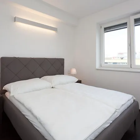 Apartment Redstar 1020