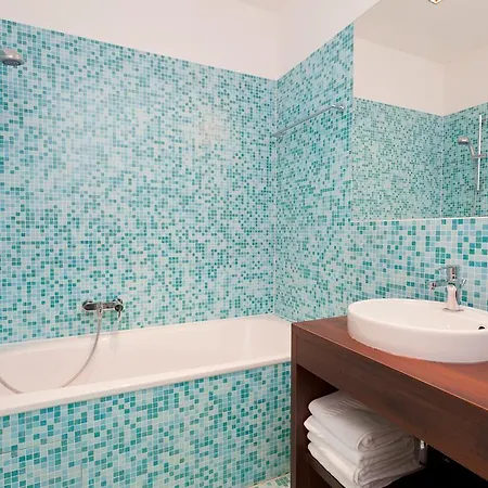Apartment Redstar 1020 *