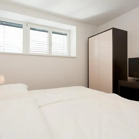 Apartment Redstar 1020