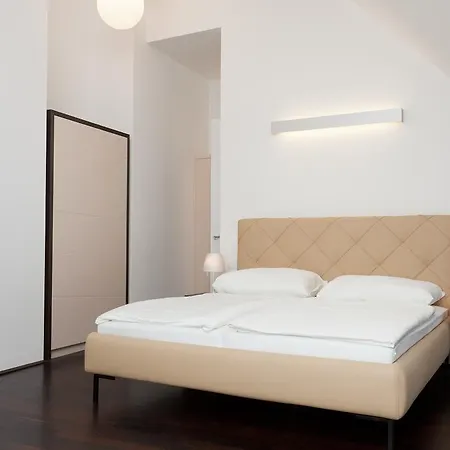 Redstar 1020 Apartment