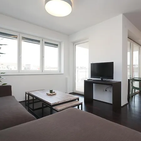 Redstar 1020 Apartment