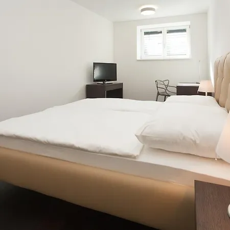 Redstar 1020 Apartment