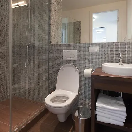 Redstar 1020 Apartment *