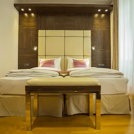 Western Arcadia Hotel