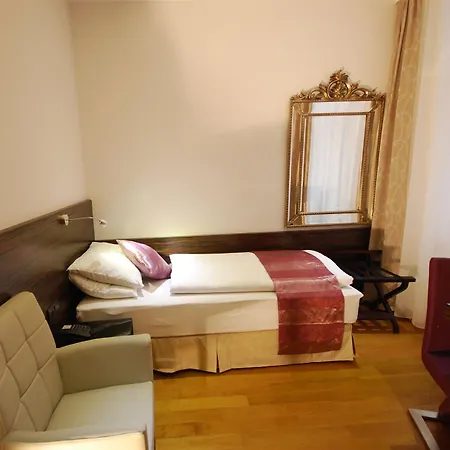 Western Arcadia 4* Vienne