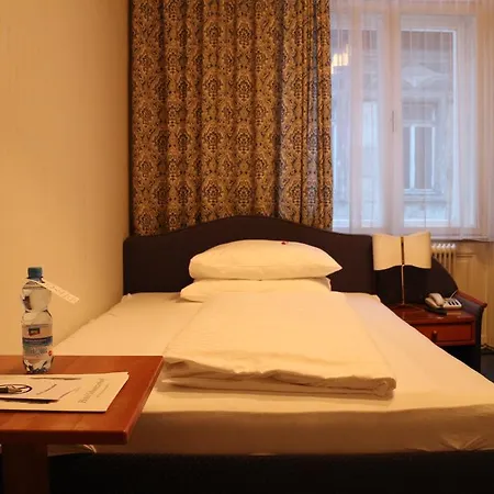 Hotel Schweizerhof 3*