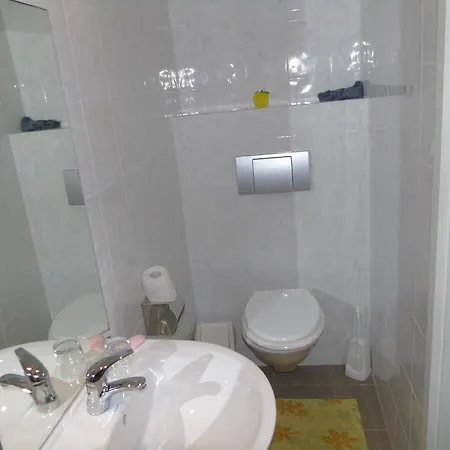 Cafe 168 Bed & Breakfast 2*
