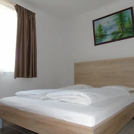 Cafe 168 Bed & Breakfast Wenen