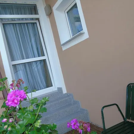 Cafe 168 Bed & Breakfast 2*