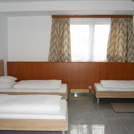 Cafe 168 Bed & Breakfast 2*