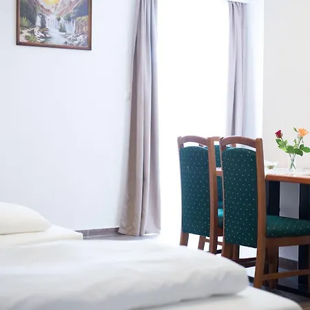 Bed & Breakfast Cafe 168