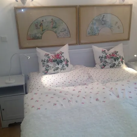 Apartment Exquisites Gartenapartment In Eleganter Jugendstilvilla *