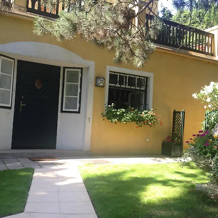 Apartment Exquisites Gartenapartment In Eleganter Jugendstilvilla *