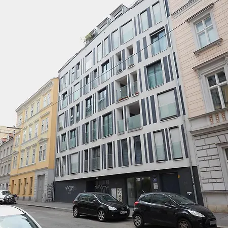 Apartment Deluxe *