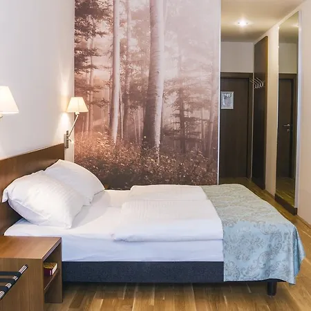 Gasthof Benediktushaus Im Schottenstift 3*