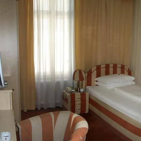 Hotel Schweizerhof 3*
