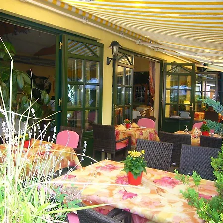 Hotel Strebersdorferhof 3*