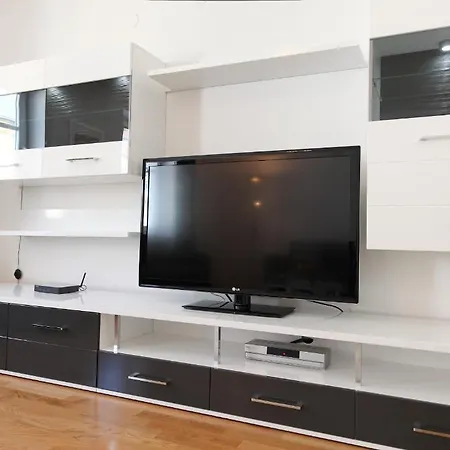 3 Sunny Apartments-schoenbrunn, 100m2 With Balcony Apartment *