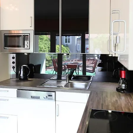 3 Sunny Apartments-schoenbrunn, 100m2 With Balcony Vienna