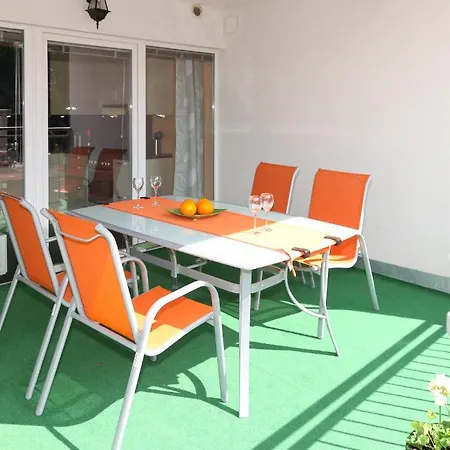 3 Sunny Apartments-schoenbrunn, 100m2 With Balcony Apartment