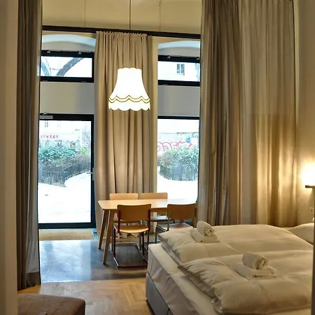 Hotel Urbanauts