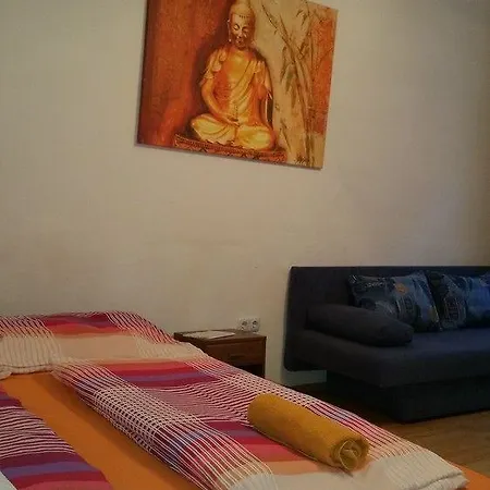Raisa Randhartingergasse 12 * Vienna