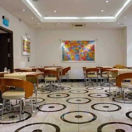 Western Arcadia 4* Vienne