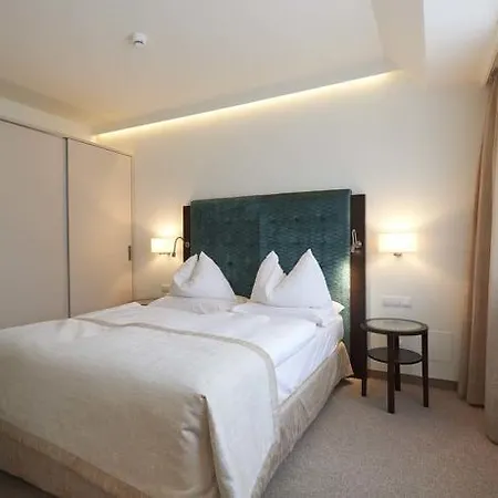 Starlight Renngasse Aparthotel 4*