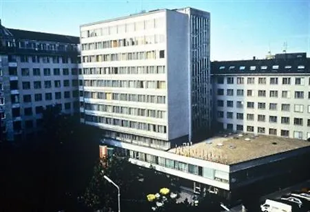 Academia 2* Вена