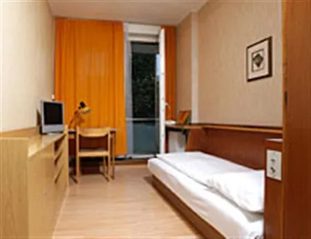 Hotel Academia 2*