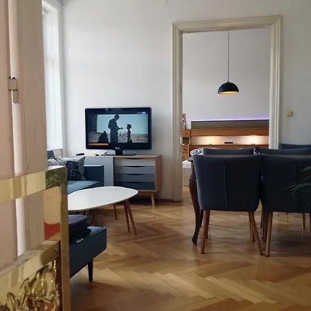 Big Vintage Style Flat Near Schonbrunn Appartement Wenen