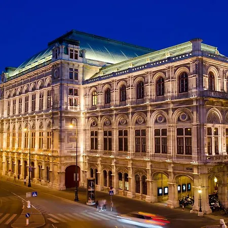 Strudlhof Отель 4*