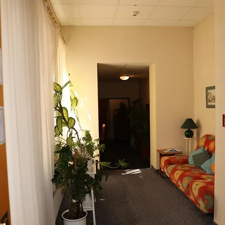 Hotel Very Apartments, 5 Min To Center, No Reception