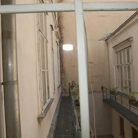 Very Apartments, 5 Min To Center, No Reception 3*