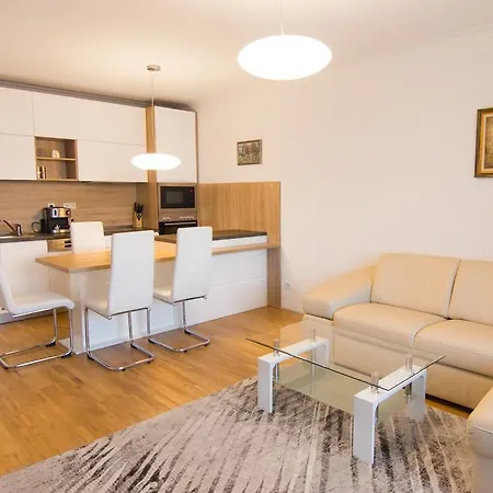 Hauptbahnhof Arsenal Apartment *