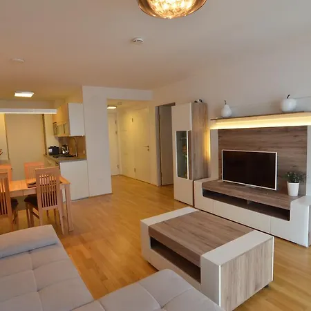 Donau-city Strasse 12 Apartment. *
