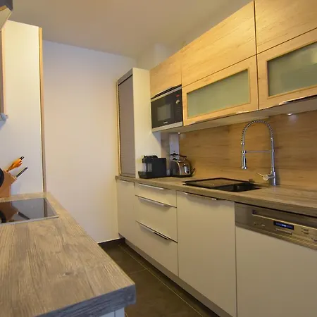 Donau-city Strasse 12 Apartment. Apartment *