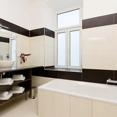 Zirkus 1020 Apartment *