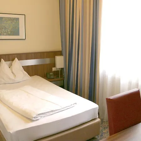 Carina Hotel 3*