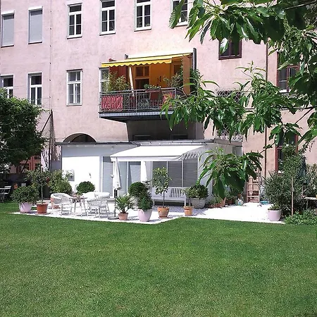 Garten Grunentorgasse * Vienna