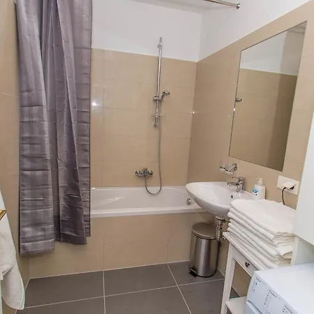 Deluxe With 3 - Bartensteingasse 16 Apartment Vienna