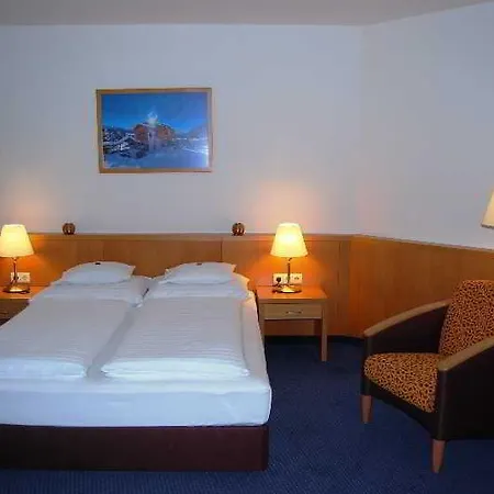 Отель Strudlhof 4*