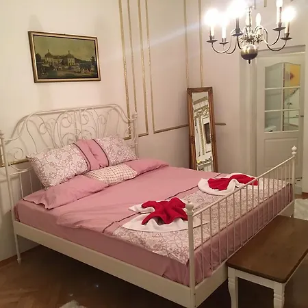 Royal Palace Apartment